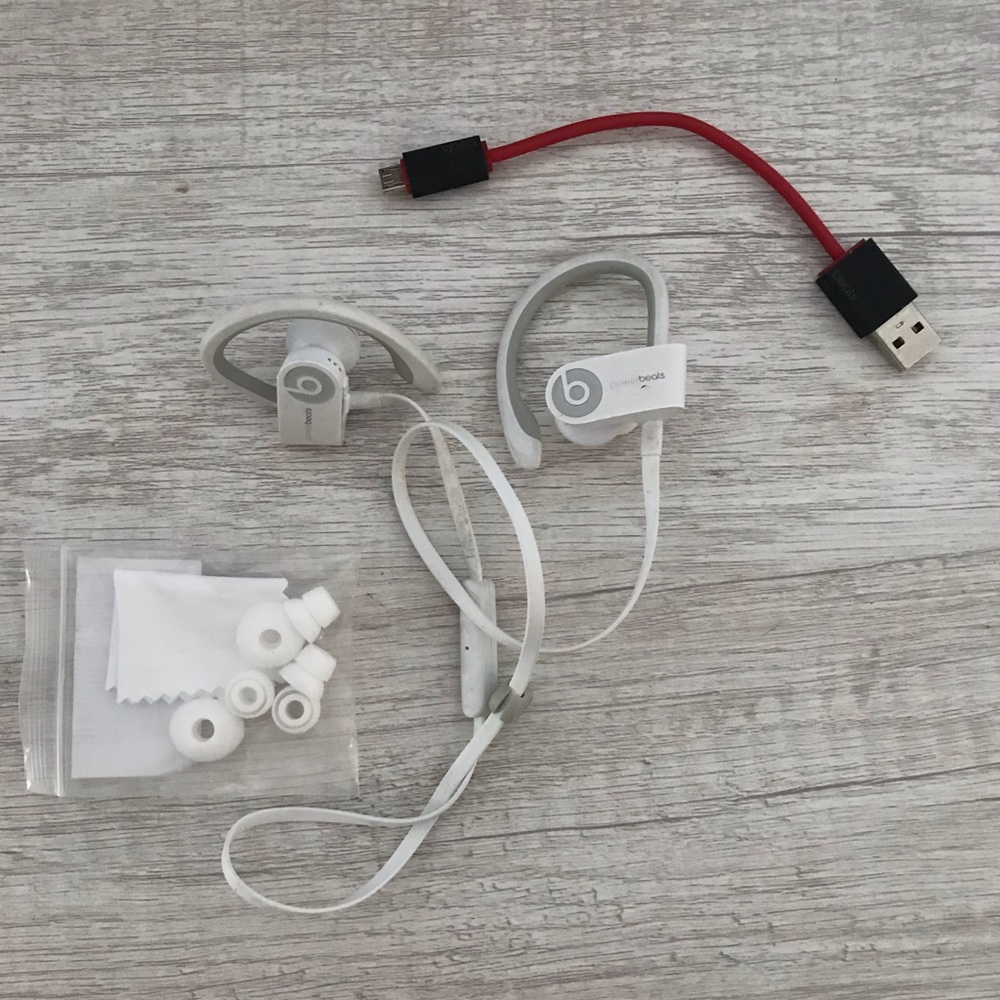 Powerbeats 2 Wireless/Bluetooth Earbuds